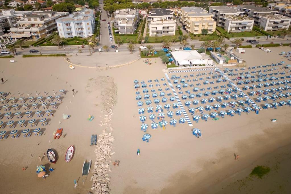 Appartamento Incantevole Fronte Mare Villa Rosa Di Martinsicuro Bagian luar foto
